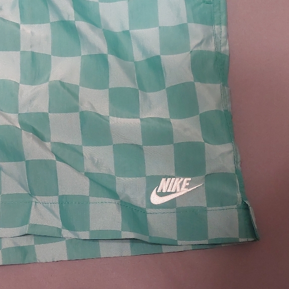 Nike Teal Checkered Men's  Shorts - Picture 2 of 8